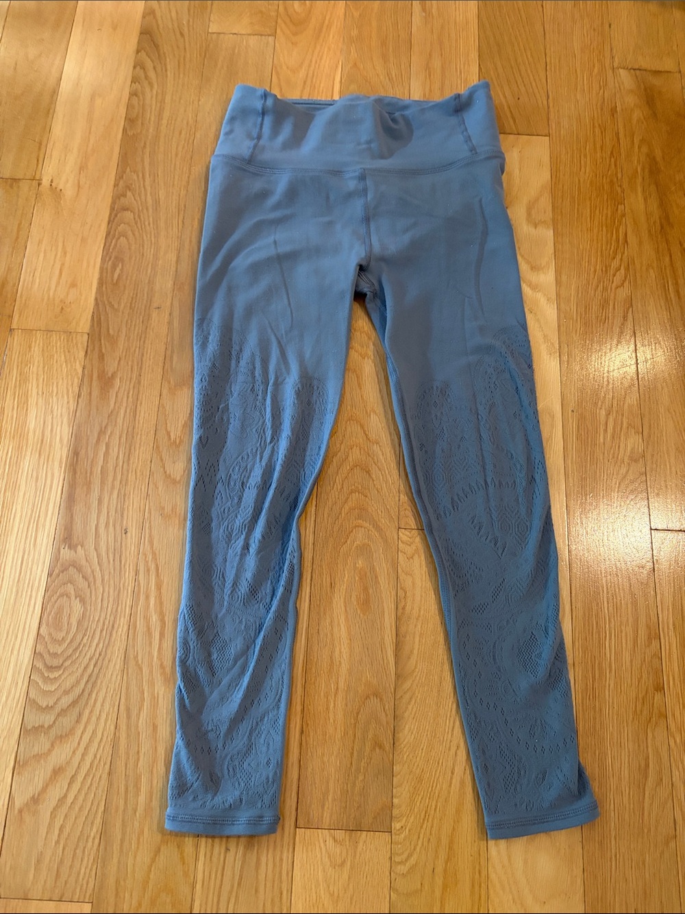 Lululemon light blue 23” leggings with pretty detailing